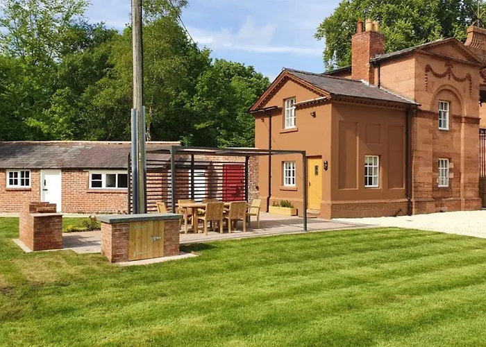 Oulton Park Lodge