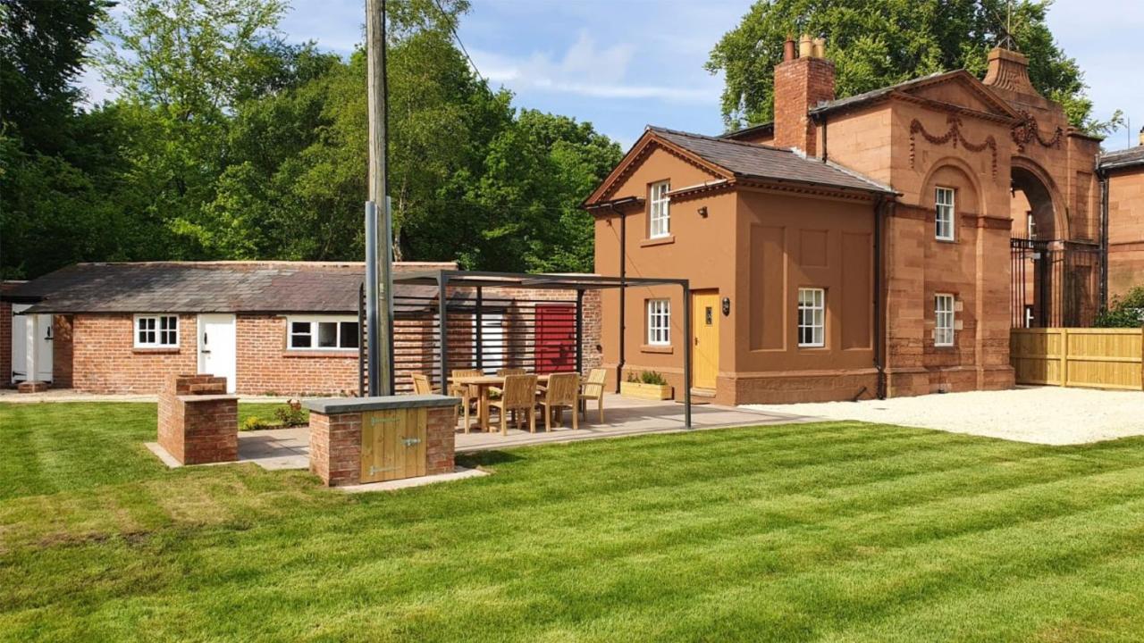 Oulton Park Apartment *