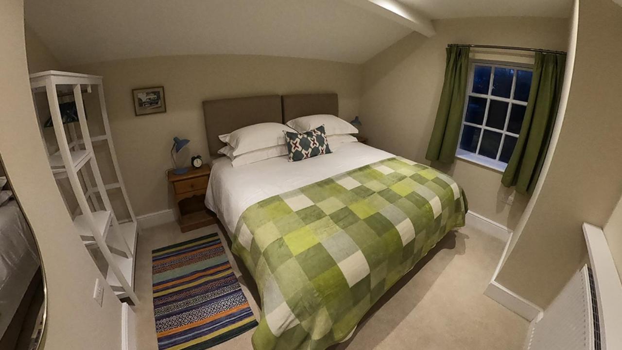 Oulton Park Apartment *