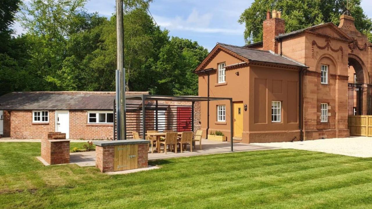 Oulton Park Apartment *